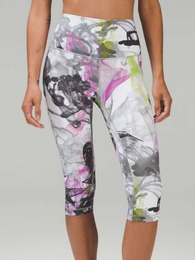 Lululemon Athletica Throw Back Align 17"